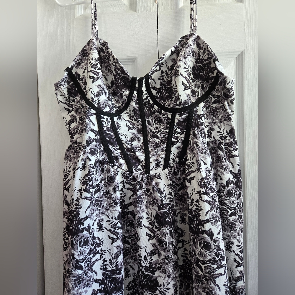 Black and white floral Shein dress 2XL - Picture 2 of 9